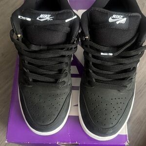 Nike Dunk Low SB 'Black Gum'